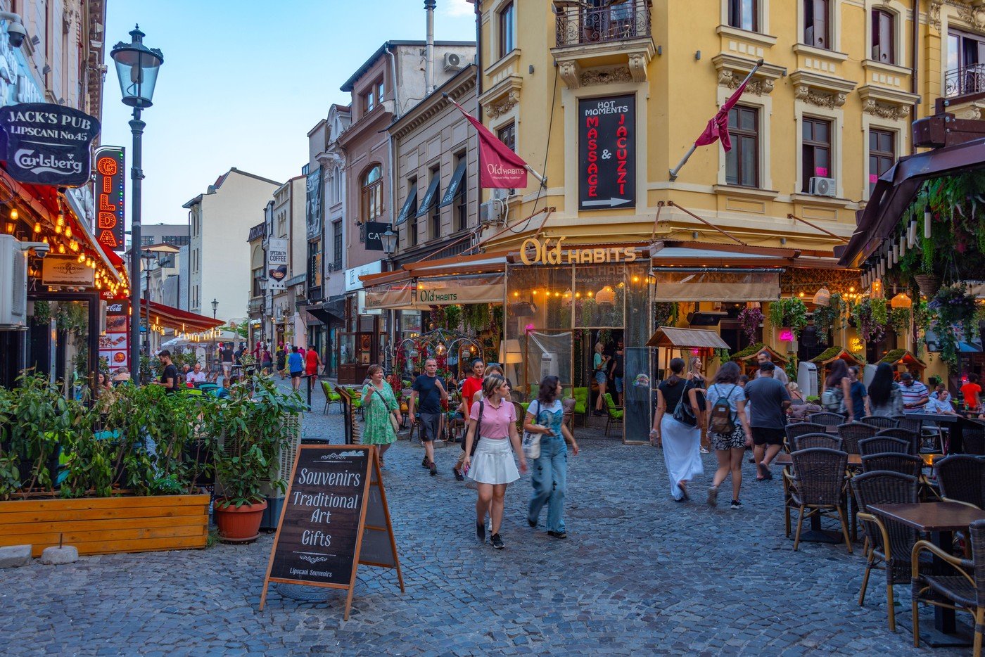 Bucureștiul, o destinație turistică înfloritoare: Ce atrage vizitatorii în capitală Capitala României atrage tot mai mulți turiști europeni, reușind să îmbine prețurile accesibile cu o ofertă bogată în istorie, cultură și viață modernă