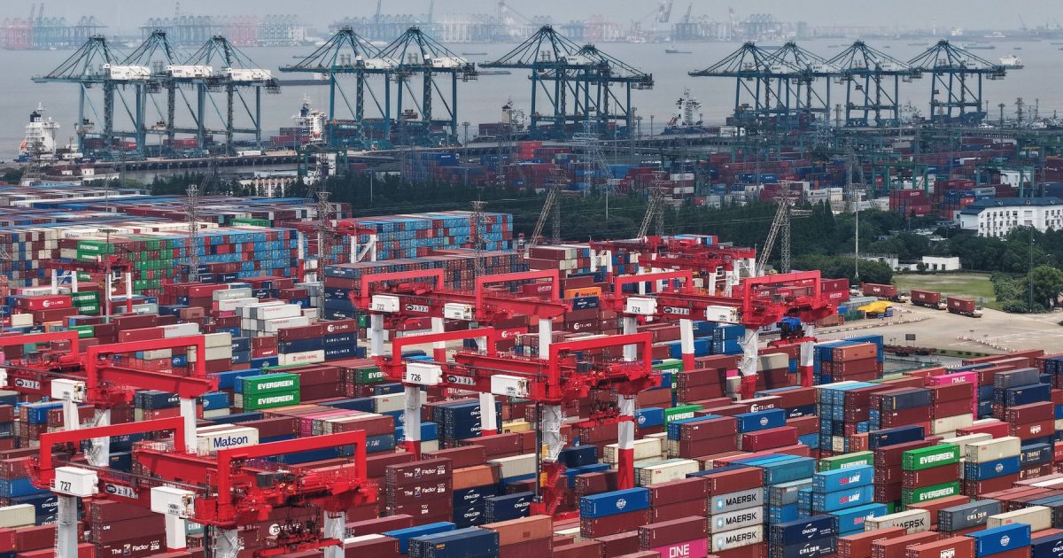 China, în criză: Motorul exporturilor a încetinit drastic