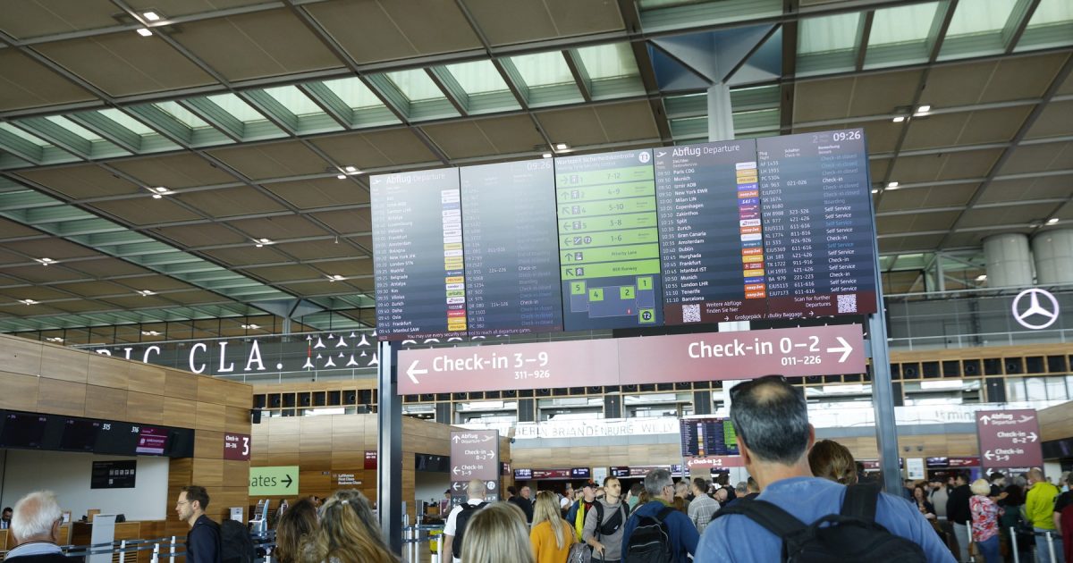 Noile controale la frontieră: Cozi de 3 ore pentru șoferi în România