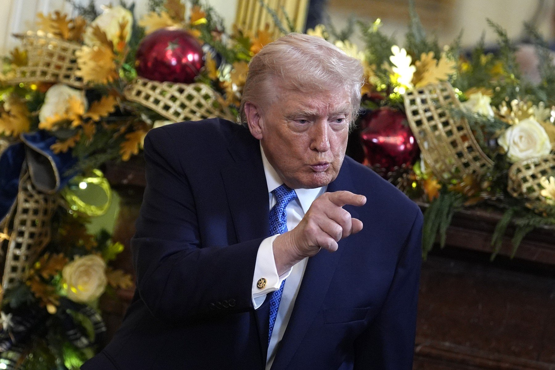 Trump amenință direct Iranul cu distrugerea infrastructurii critice Președintele SUA, DONALD Trump, a escaladat tensiunile cu Iran, lansând duminică o serie de amenințări prin intermediul rețelei sale de socializare