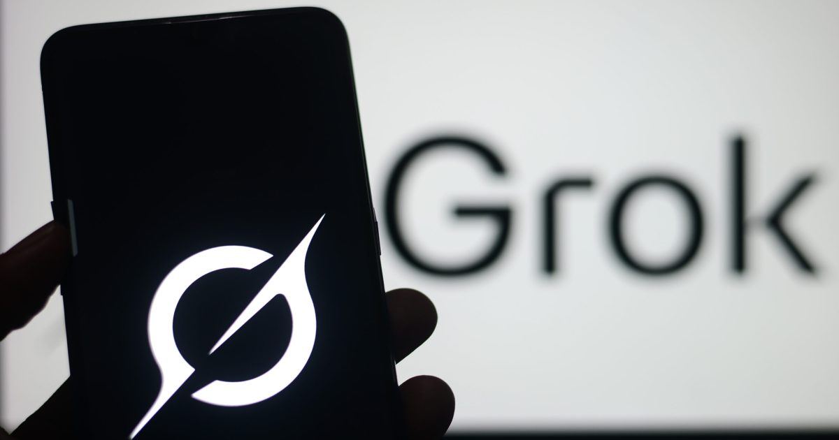 Apple amenință xAI: Grok, dat afară din App Store din cauza obscenităților