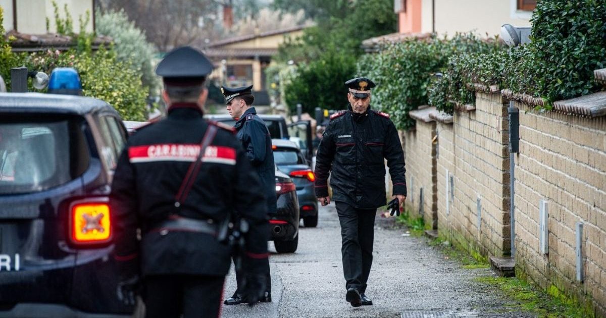 Șofer fugar în Italia: Poliția, urmărită prin tunel și pădure