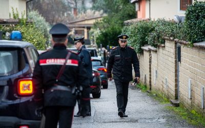 Șofer fugar în Italia: Poliția, urmărită prin tunel și pădure