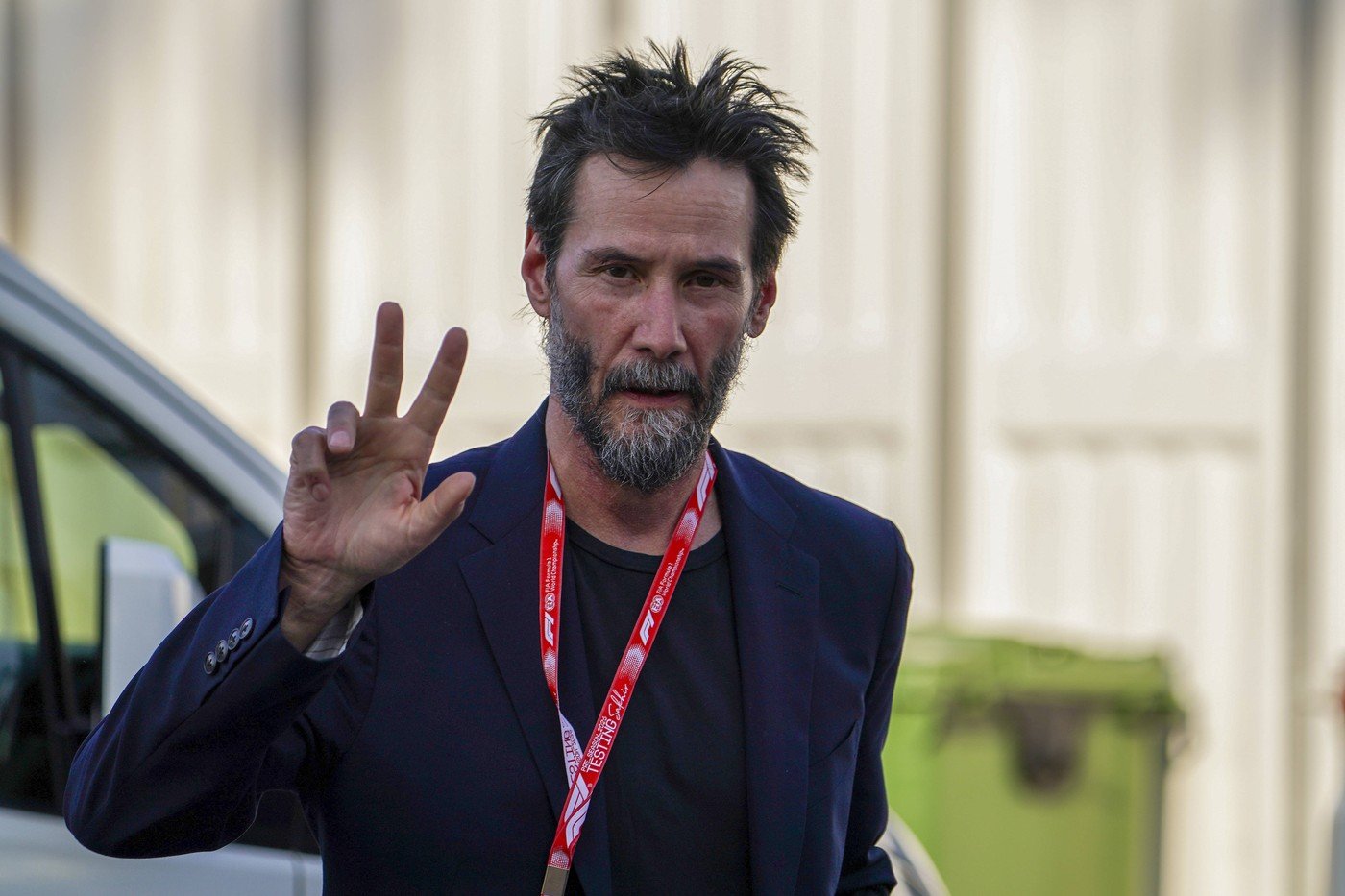 De la reclame la Coca-Cola la starul de acțiune: povestea lui Keanu Reeves Odată un tânăr actor canadian cu dificultăți, KEANU REEVES a depășit prejudecățile industriei și limitările scenei din Toronto, transformându-se într-o figură iconică a cinematografiei mondiale