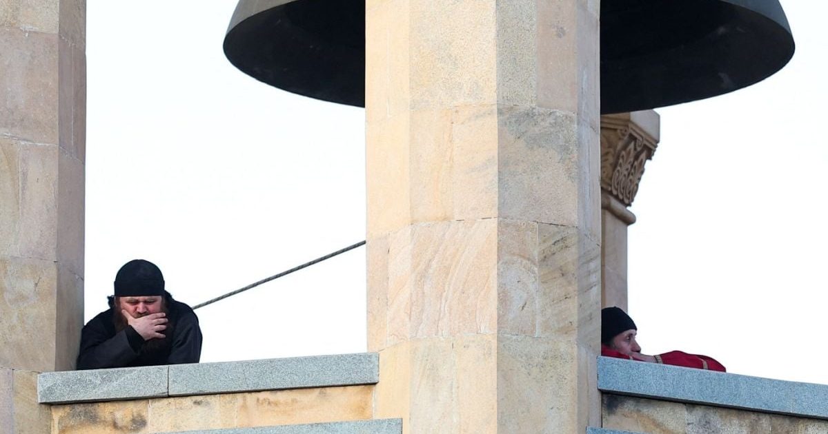 Clopotul bisericii l-a zdrobit: Clopotar, în comă după accidentul din Bacău