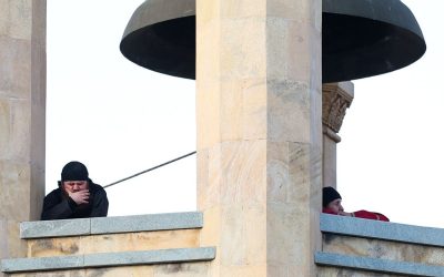 Clopotul bisericii l-a zdrobit: Clopotar, în comă după accidentul din Bacău