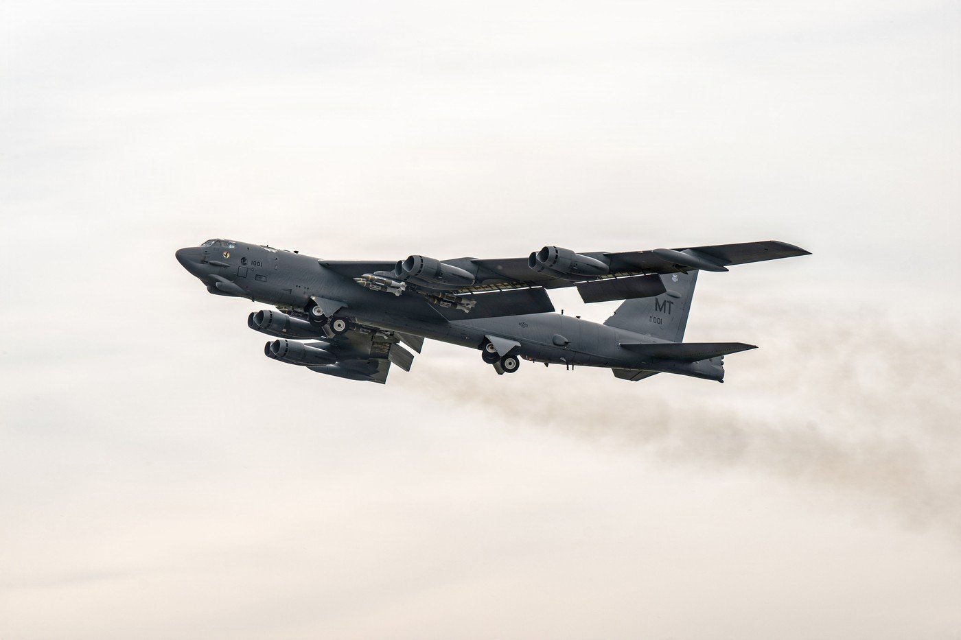 Forțele Aeriene ale Statelor Unite ale Americii continuă să se bazeze pe bombardierul Boeing B-52 Stratofortress, o relicvă a Războiului Rece, pentru a-și îndeplini misiunile strategice