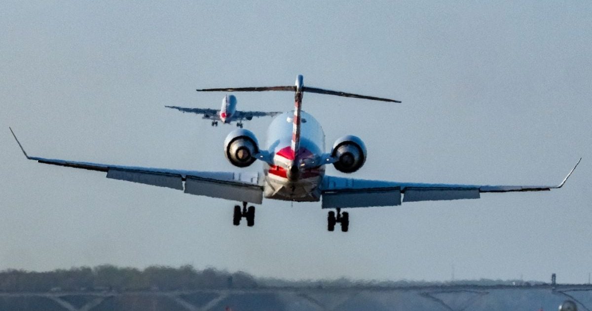 Piloți, scandal monstru pe frecvența aeriană: Au mieunat și lătrat