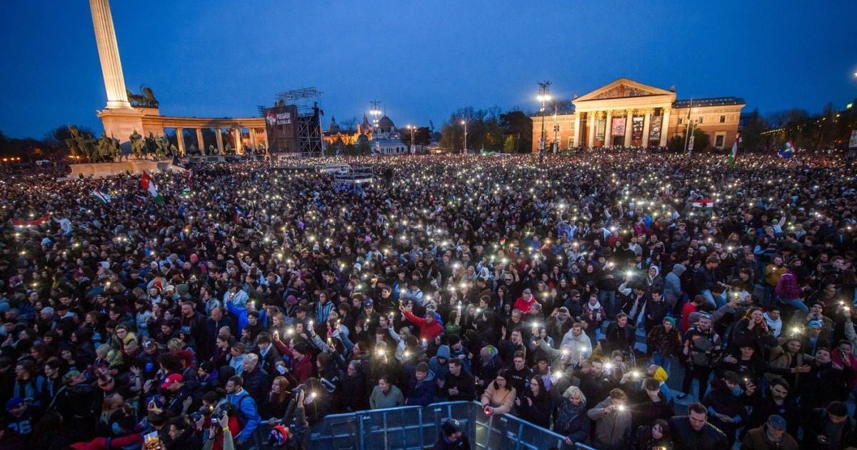 Maghiari furioși la concert anti-Orban: Peste 100.000 de oameni, mobilizare uriașă