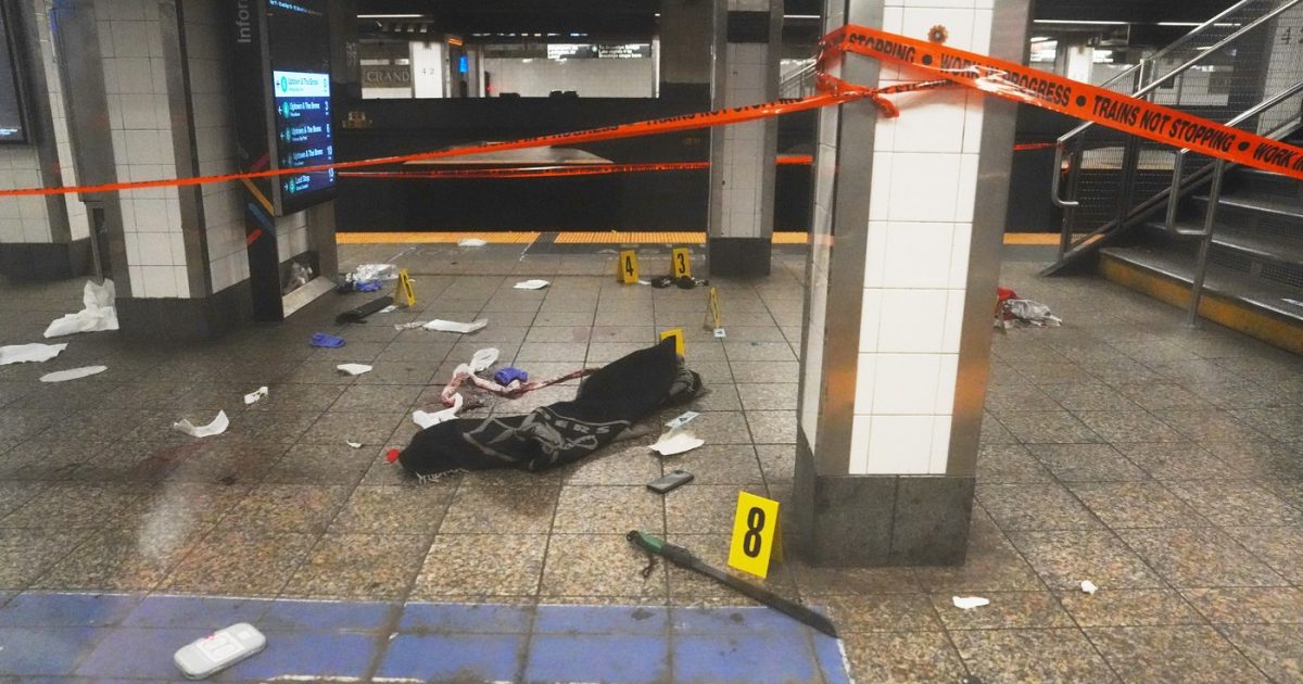 Atac cu macetă în metroul din New York: Agresorul, ucis de polițiști