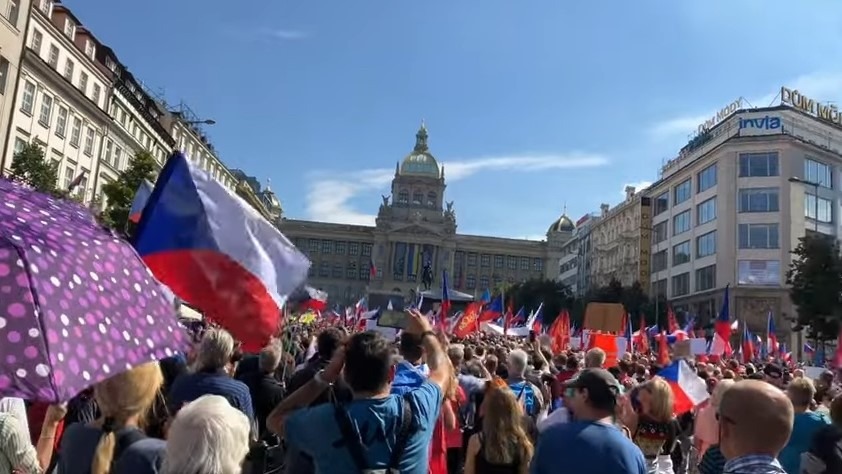 Manifestații masive la Praga: Elevii și studenții salvează radioul și TV publică