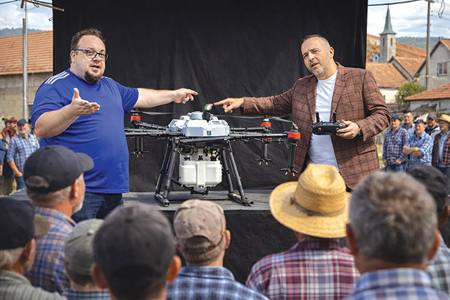 Platforma Proxy Drone vrea să devină „Uberul” agriculturii: Ce promite