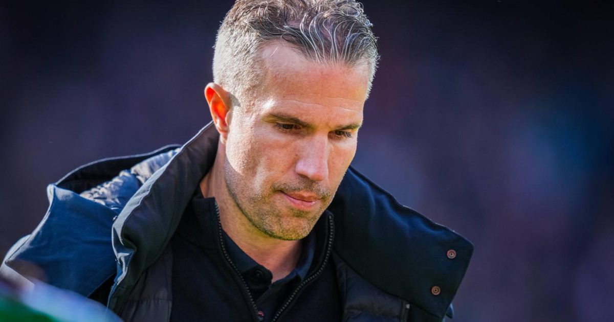 Fani NEBUNI au trezit pe jucătorii Feyenoord cu petarde