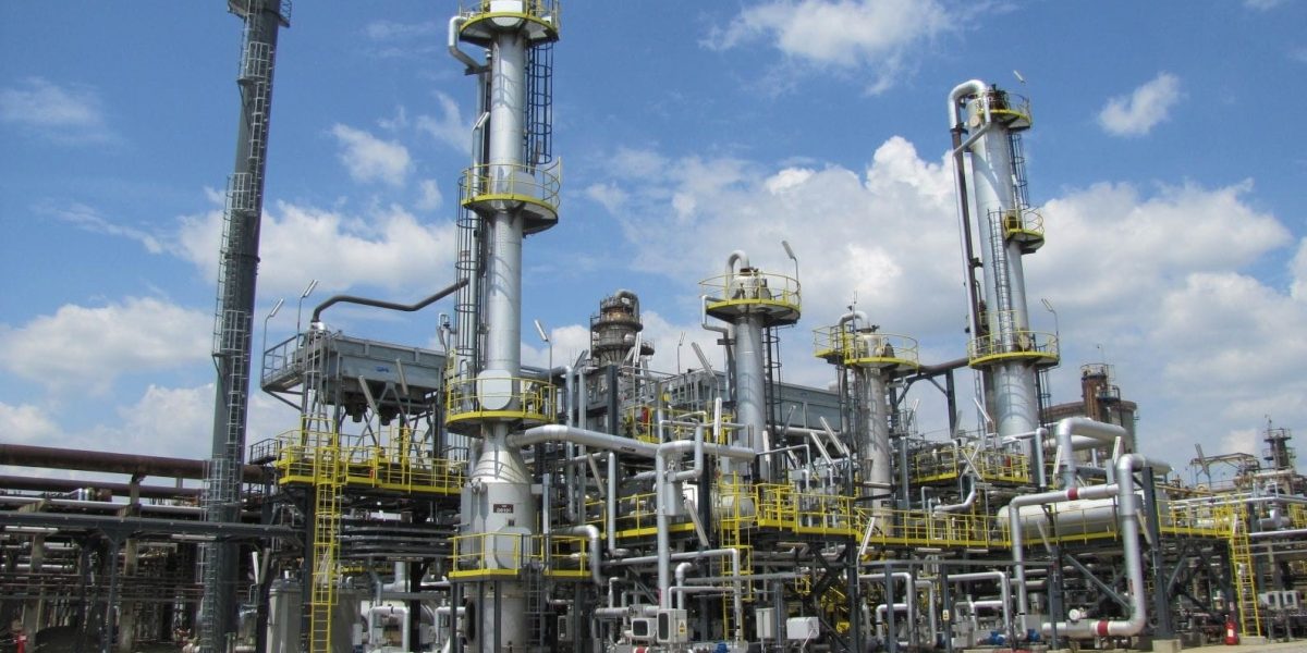 rafinarie-ploiesti.jpg - NewsFactor