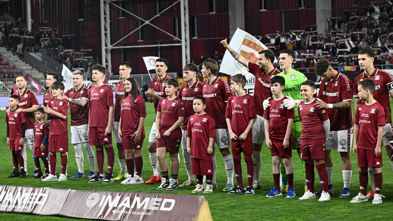 „U” Cluj învinge Rapidul într-un meci spectaculos, cu răsturnări de situație „U” Cluj a învins Rapidul cu scorul de 2-1, într-un meci plin de dramatism și răsturnări de situație, disputat pe terenul giuleștenilor