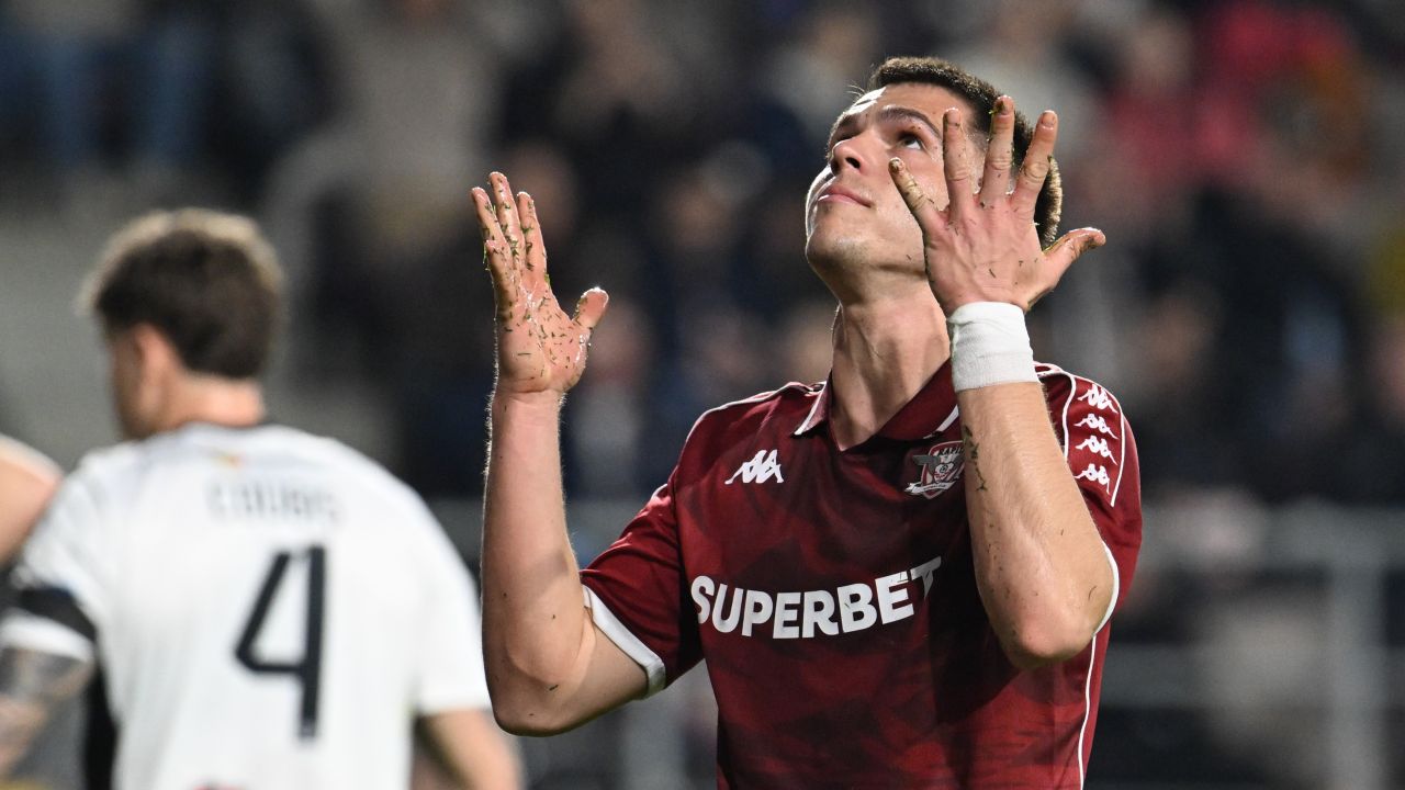 RAPID – U Cluj: Un eșec usturător și o seară neagră pentru giuleșteni RAPID a suferit o înfrângere surprinzătoare în fața celor de la U Cluj, scor 1-2, în meciul vedetă al etapei a treia din play-off-ul Ligii 1