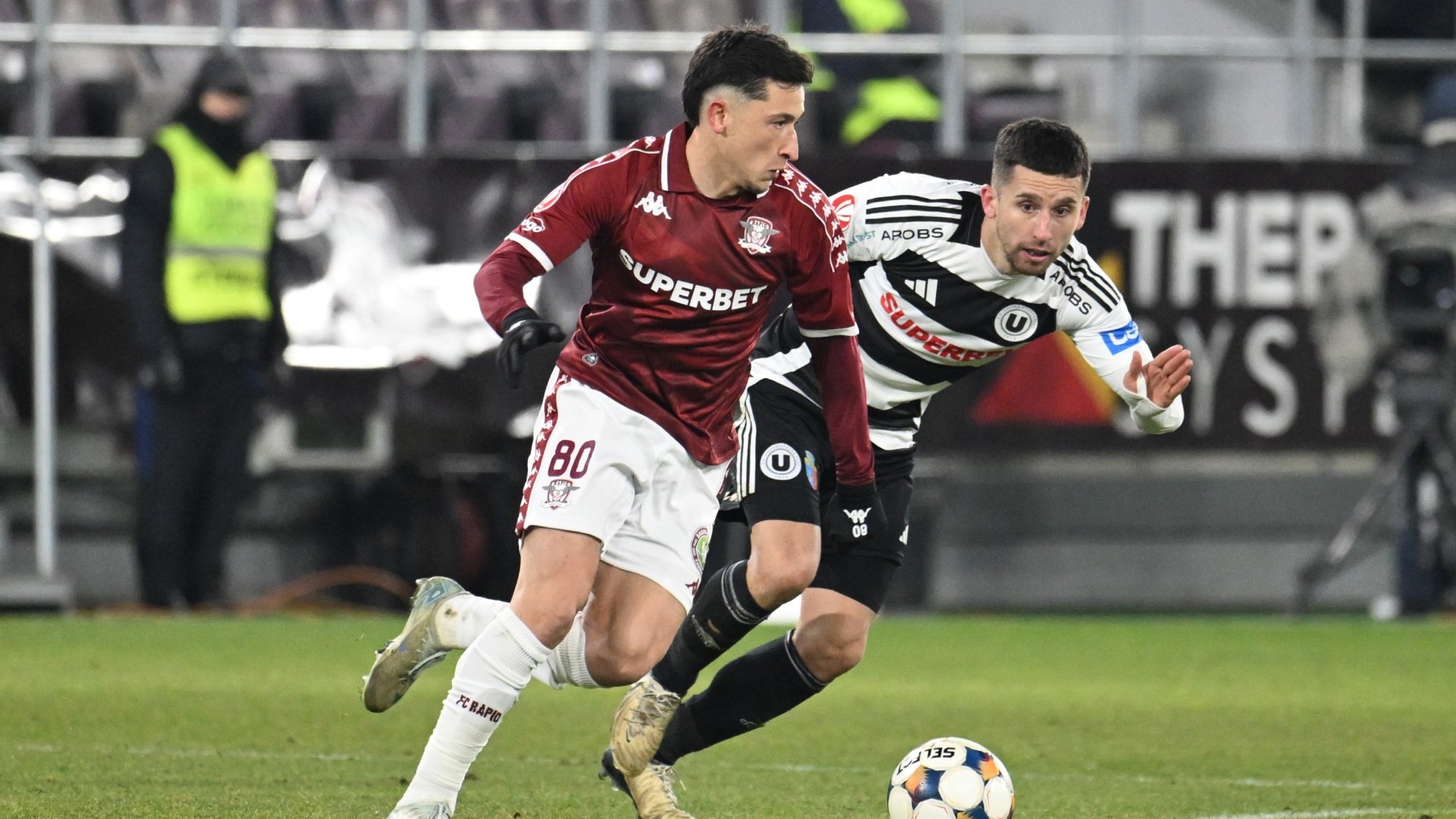 Rapid – U Cluj: Duel crucial pentru supremația în clasament Meci tensionat la București, unde Rapid și U Cluj s-au înfruntat într-un duel crucial pentru primele poziții în clasament