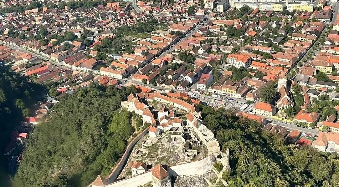 Restaurare masivă la Cetatea Râșnov: Primăria lansează licitație