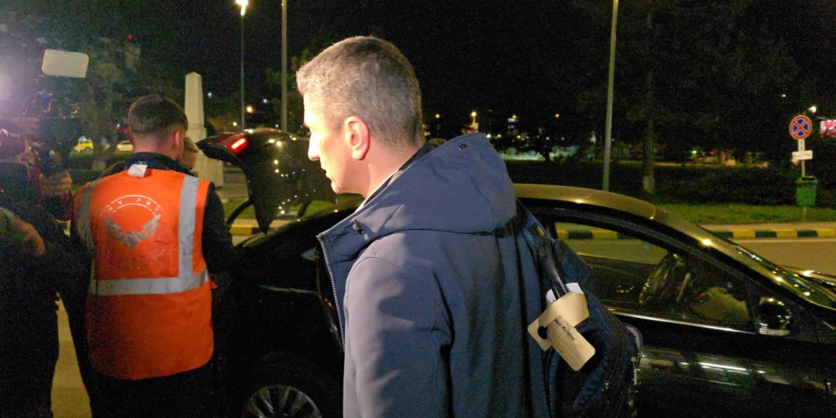 razvan-lucescu-a-ajuns-in-romania-mircea-lucescu-imagini-de-pe-aeroport.jpeg - NewsFactor