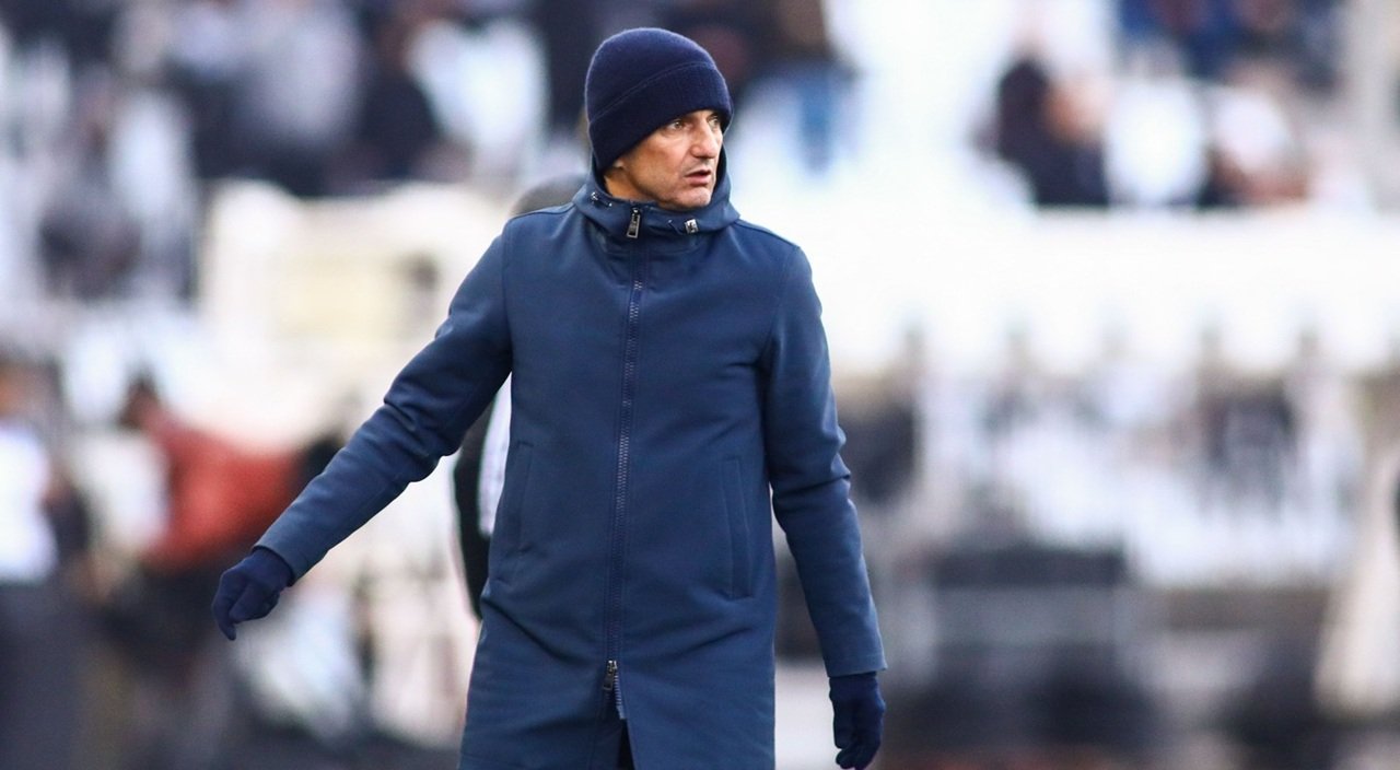 Răzvan Lucescu, prezent pe banca tehnică la meciul PAOK – Panathinaikos, se va întoarce în România pentru a fi alături de tatăl său, Mircea Lucescu, a cărui stare de sănătate s-a înrăutățit