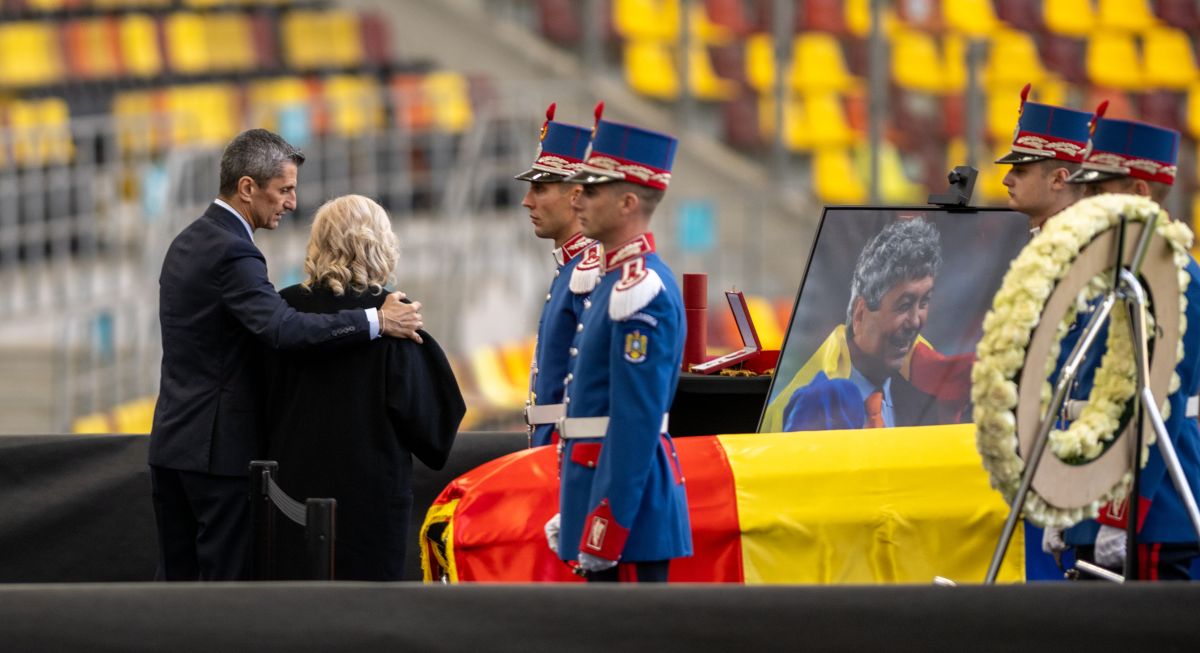 Aproximativ 15.000 de oameni au adus un ultim omagiu legendarului antrenor Mircea Lucescu la Arena Națională