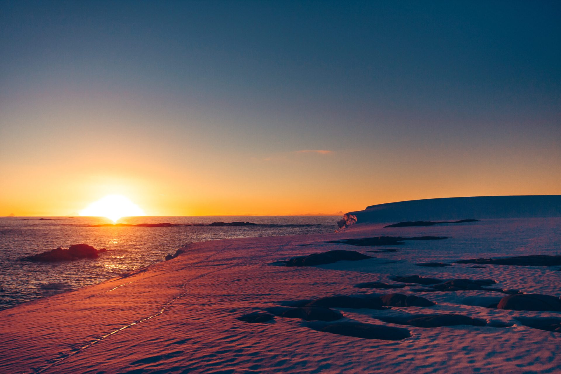 Și România are un cuvânt de spus: Antarctica, un continent înghețat, ascunde bogății minerale uriașe, de la AUR și argint, până la cupru și fier