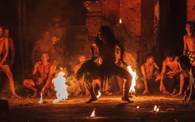 De ce ne schimbăm noaptea? Psihologii și antropologii dezvăluie secretele