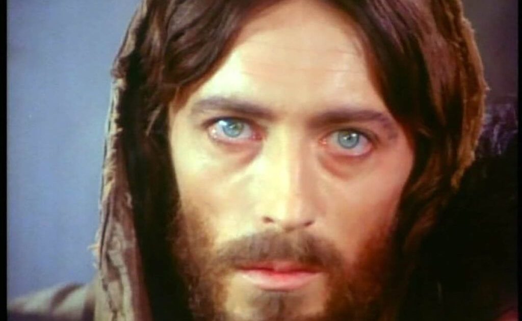 Blestemul lui Iisus: Actorul Robert Powell, la un pas de moarte pe cruce