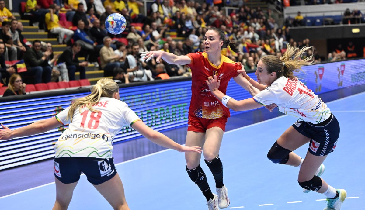 Naționala de Handbal Feminin a României, învinsă drastic de Norvegia Echipa Națională de handbal feminin a României a suferit o înfrângere categorică miercuri, pe teren propriu, în fața Norvegiei, scor 25-45