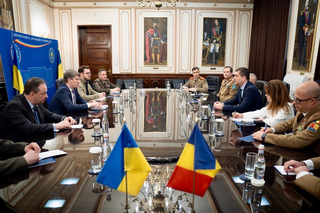 România și Ucraina demarează un proiect comun de dezvoltare și producție de drone, finanțat cu 200 de milioane de euro București – România și Ucraina fac pași concreți spre un proiect comun de dezvoltare și producție de drone, în urma discuțiilor bilaterale privind apărarea, care au avut loc la București