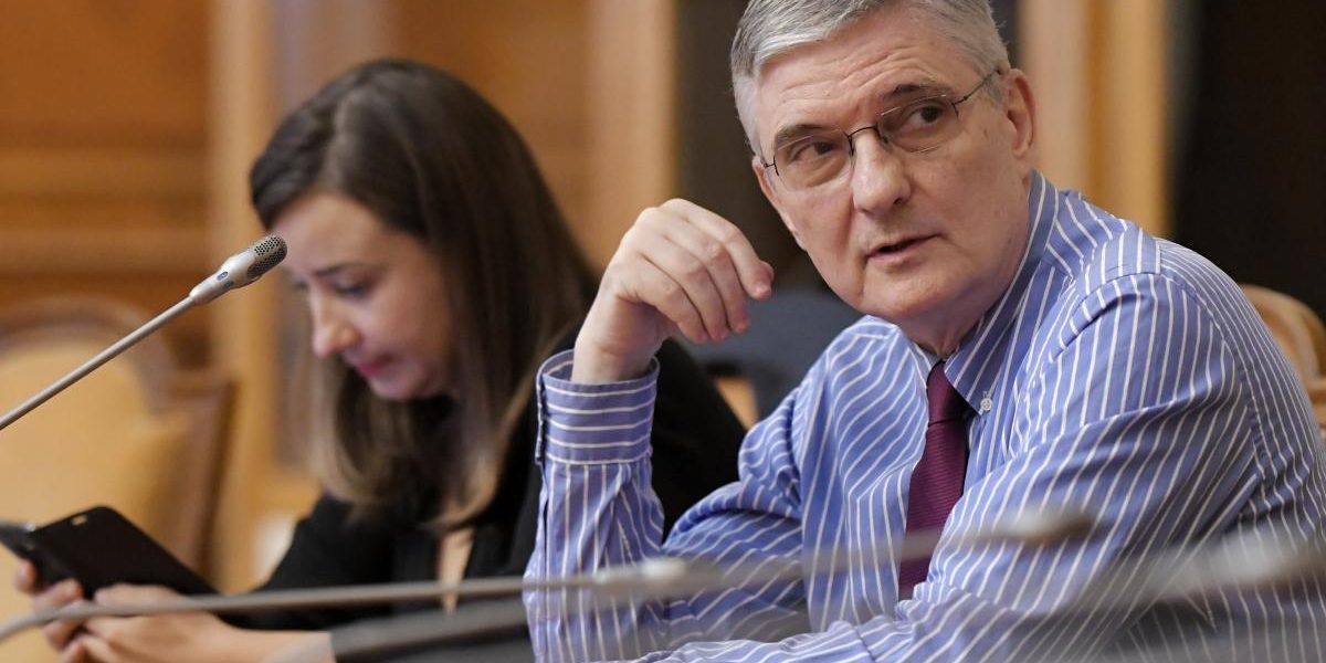 romanii-sa-fie-chibzuiti-cu-cheltuielile-sa-renunte-la-cele-non-esentiale-daianu-spune-ca-romania-po.webp - NewsFactor