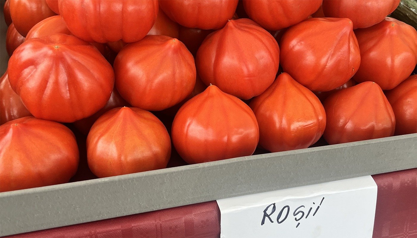 Roșii mai scumpe ca carnea, în Piața Obor, cu 4 zile înainte de Paște!