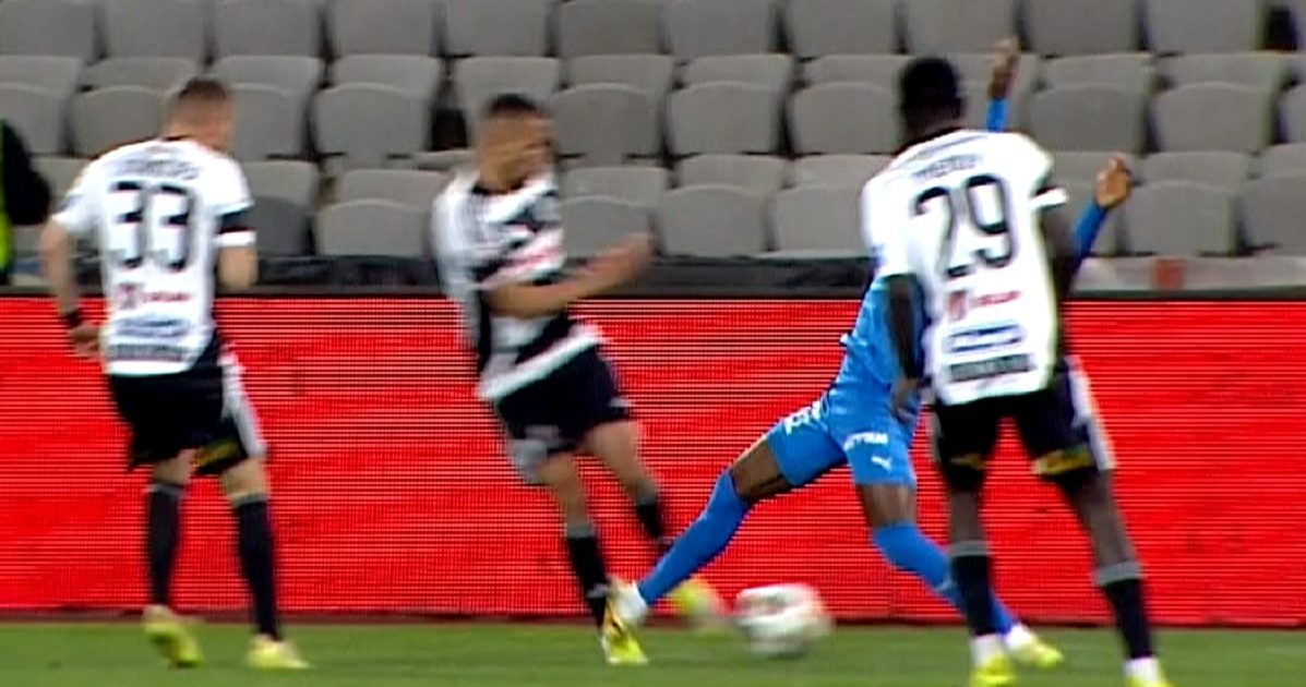 Mondial Etim, OUT după 20 de minute în U Cluj – Craiova Mikanovic, țipete de durere