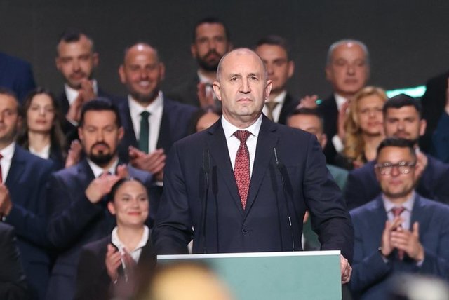 Radev, pilotul-președinte, intră în luptă: Bulgaria, scoasă din impas?