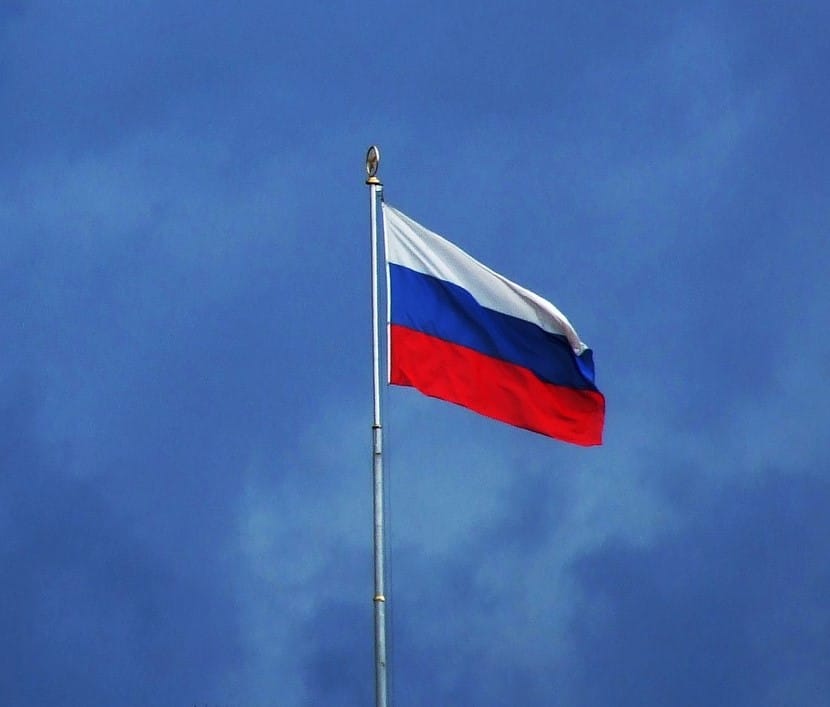 Un rezervor de combustibil a fost lovit în portul Primorsk, iar o rafinărie a luat foc în Rusia, în urma unor atacuri cu drone, au anunțat autoritățile ruse duminică