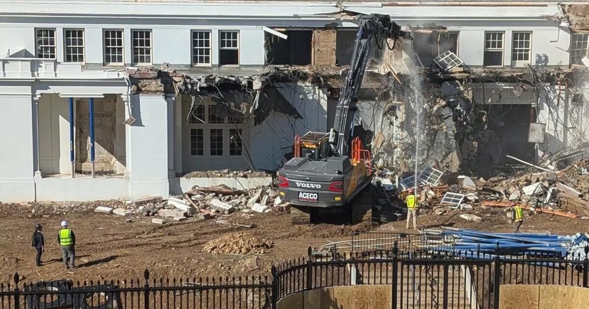 Lucrarea lui Donald Trump, blocată: Ce se întâmplă cu aripa Casei Albe?