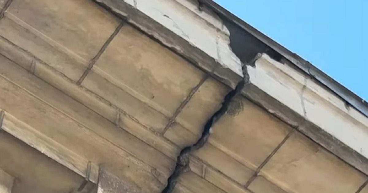 Sala Sporturilor, pericol pentru fani: „Subsol inundat”, crăpături!