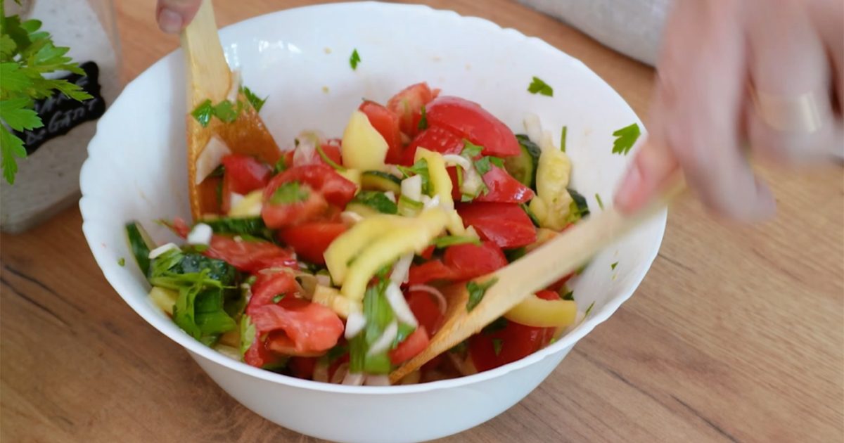 Greșeala fatală în salata de roșii și castraveți: Gustul dispare