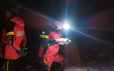 Salvare spectaculoasă în Munții Șureanu: ATV răsturnat, om salvat!