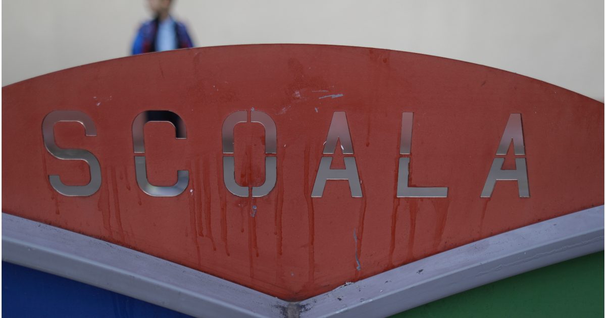 Profesor din Gorj, acuzat de abuz sexual, încasează salariu de un an