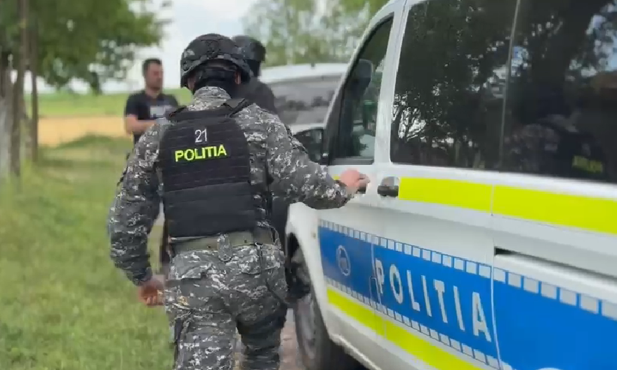 Un bărbat din Sectorul 3 al Capitalei a fost imobilizat de polițiști, după ce a amenințat că își va face rău