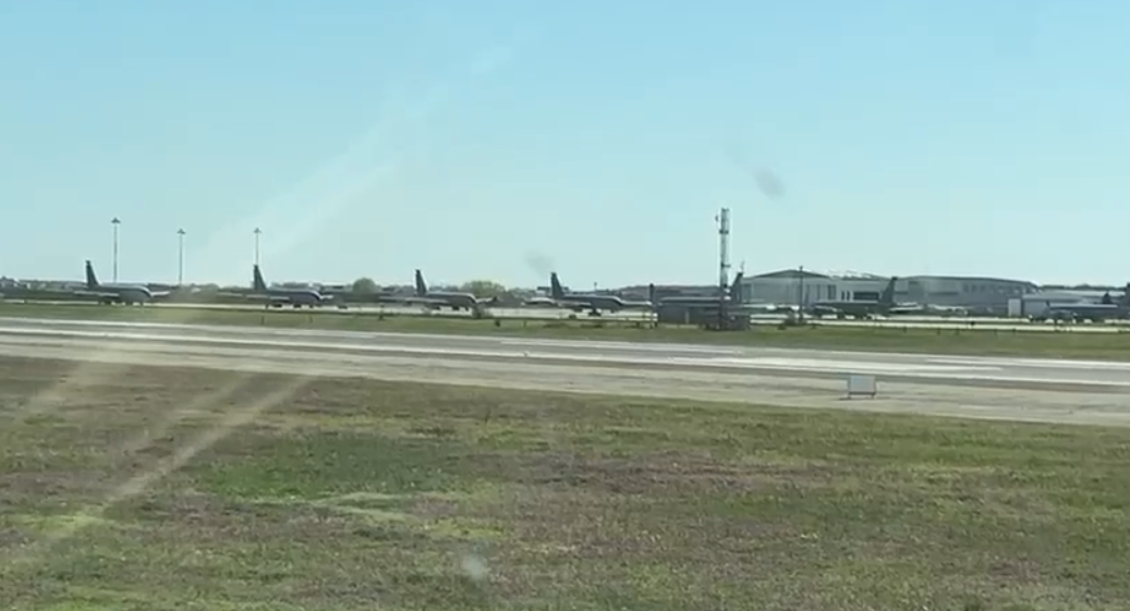 Activitate febrilă la baza 90 otopeni: Ultimatumul lui Trump expiră azi pentru Iran