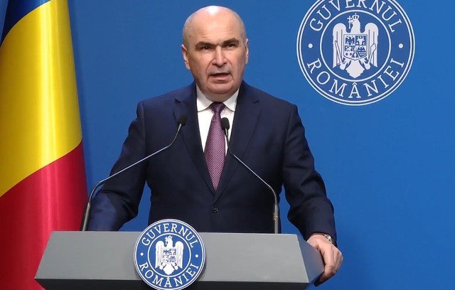 Premierul Ilie Bolojan a adus un ultim omagiu legendarului antrenor Mircea Lucescu, joi, la Arena Națională din București, acolo unde este depus sicriul cu trupul neînsuflețit al acestuia