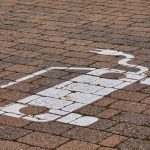 Drive-thru cu super-încărcare: Gigantul fast-food și cel auto electric, parteneriat bombă