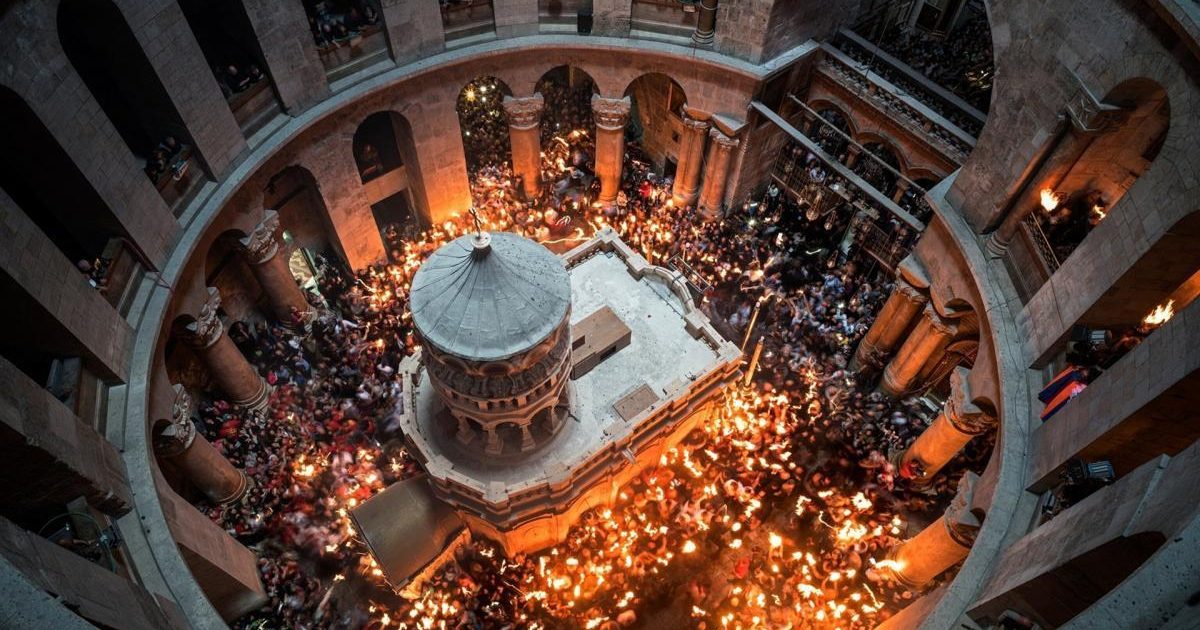 Sfânta Lumină a coborât la Ierusalim: Când ajunge în România