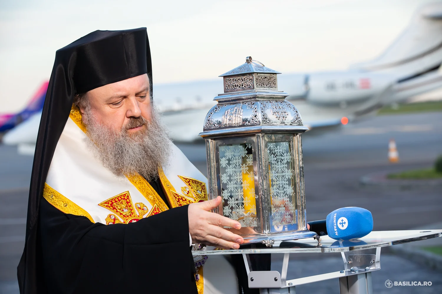 Sfânta Lumină de la Ierusalim va ajunge în România în Sâmbăta Mare, adusă cu o cursă aeriană specială, potrivit informațiilor publicate de agenția de știri a Patriarhiei Române, basilica.ro