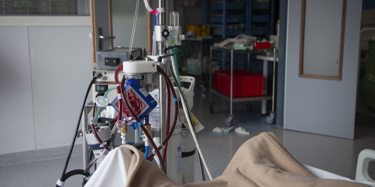 sistem-ecmo-mircea-lucescu.jpg - NewsFactor