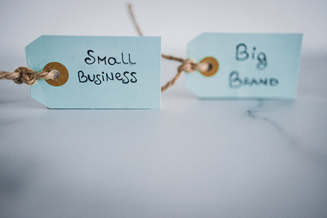 Strategia „David vs. Goliat”: Brandurile românești sfidează giganții