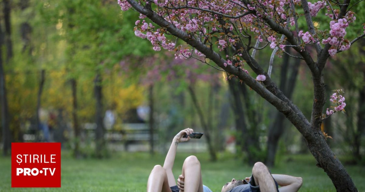 Vreme de primăvară: 21 de grade Celsius, dar unde plouă în România