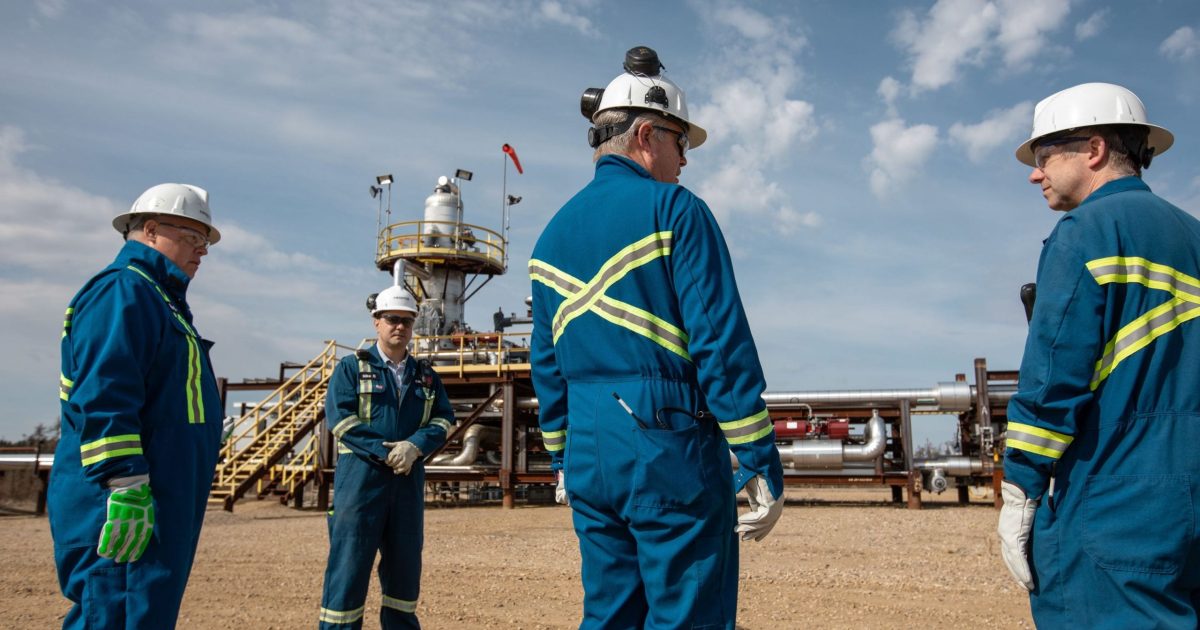 Salarii ULUITOARE în industria de petrol și gaze: Cât câștigă un petrolist vs. Un geolog în România